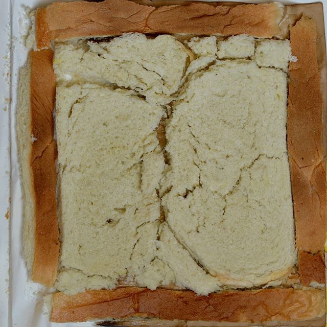 Cracked sliced bread in composition