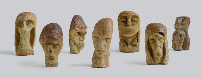 8 pieces of bread head sculptures